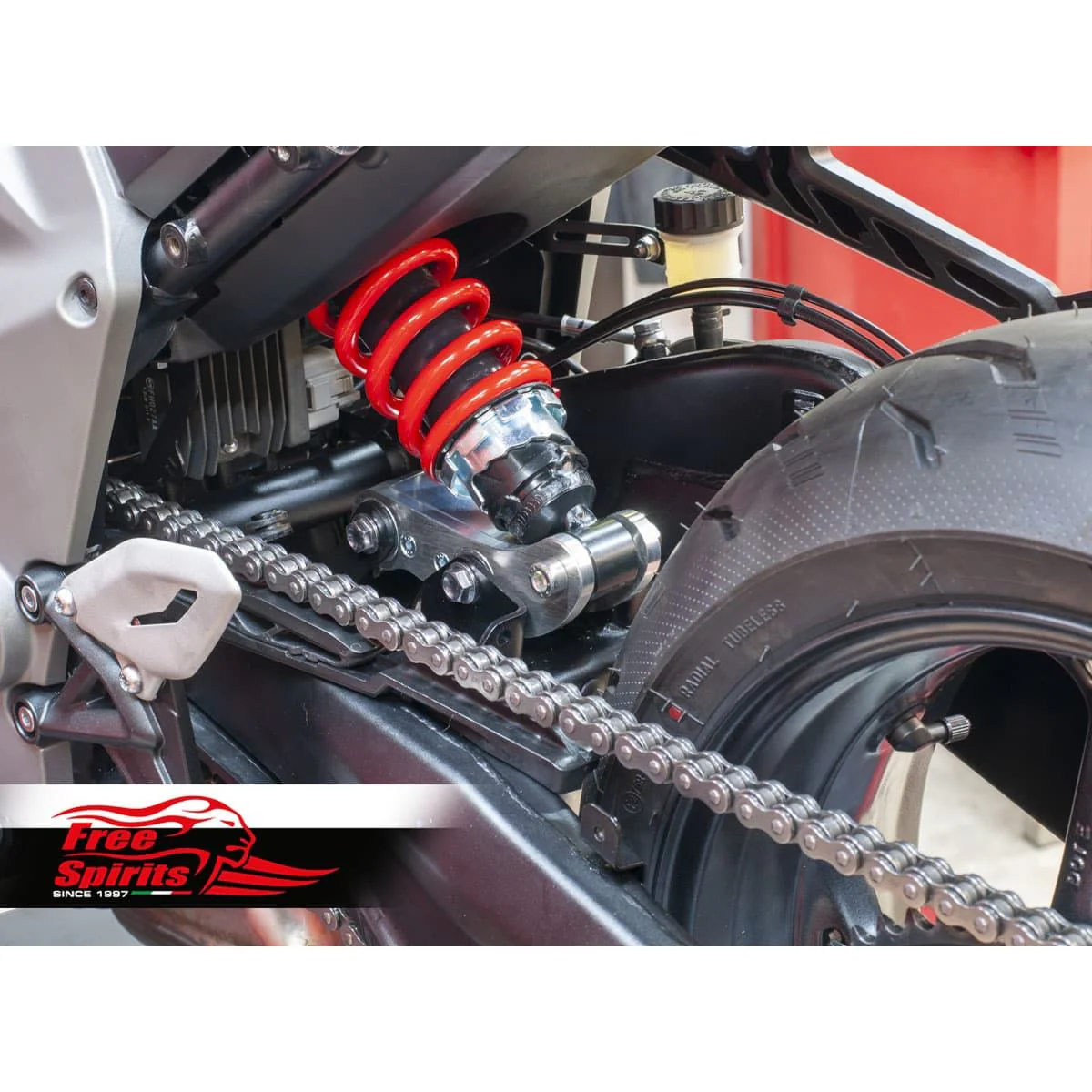 Triumph Rear Suspension Lowering Kit (-30 mm) for Daytona 660 - Image 3
