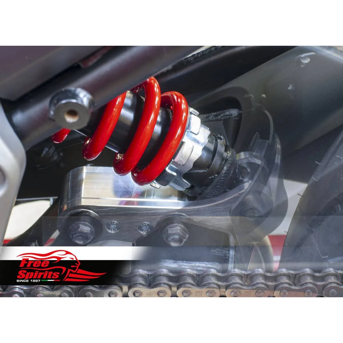 Triumph Rear Suspension Lowering Kit (-30 mm) for Daytona 660 - Image 6