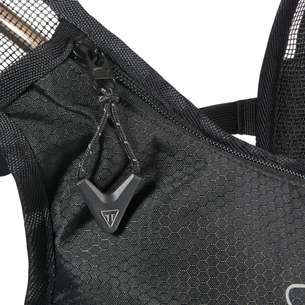 Triumph 2L Hydro Backpack Black - Image 6