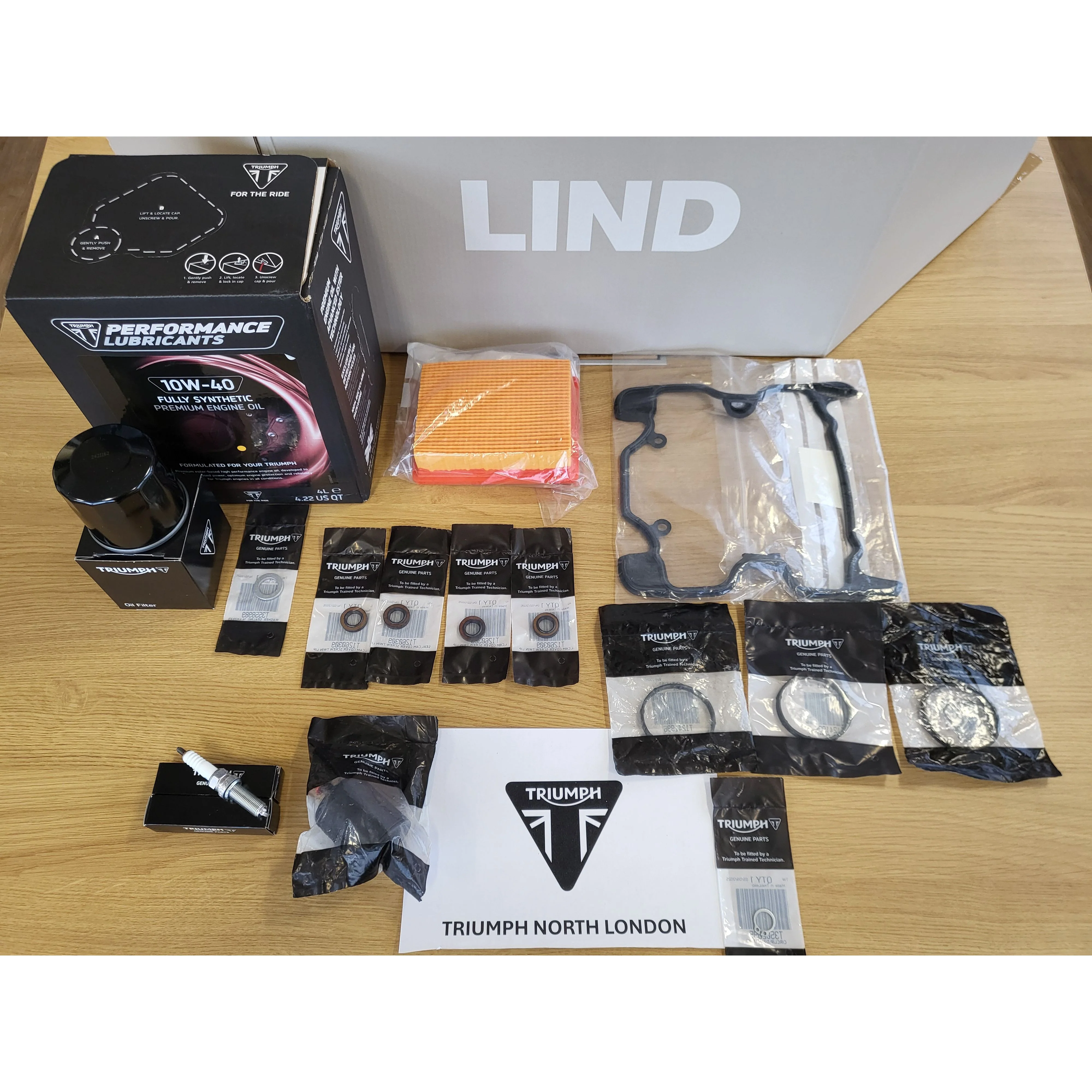 Triumph Bonneville, T120, T120 Black, T100, Street Scrambler 900, Scrambler 900, Street Twin 900, Speed Twin 900 Genuine Engine Service Kit & Engine Oil